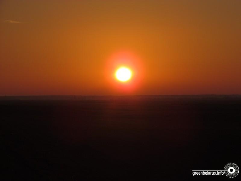 Максим Шестаков. Номинация «Прекрасная». Восход солнца недалеко от д. Носовичи в Добрушском районе.