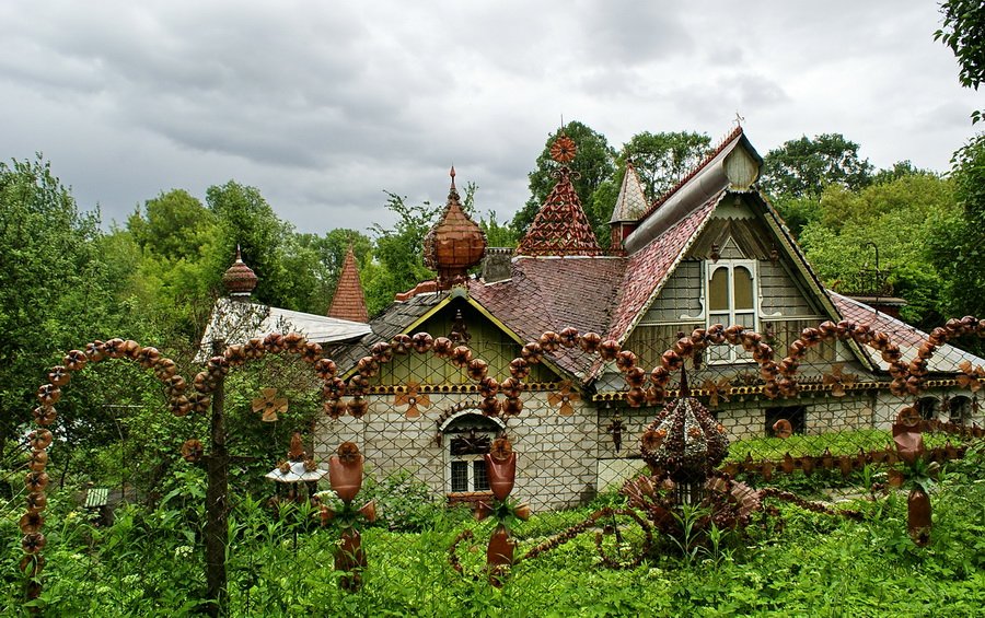 В Волгоградской области построили дом из бутылок