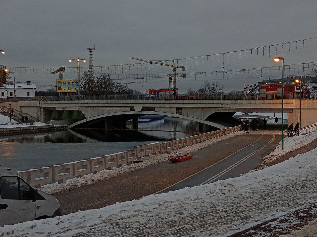 перекрытая река