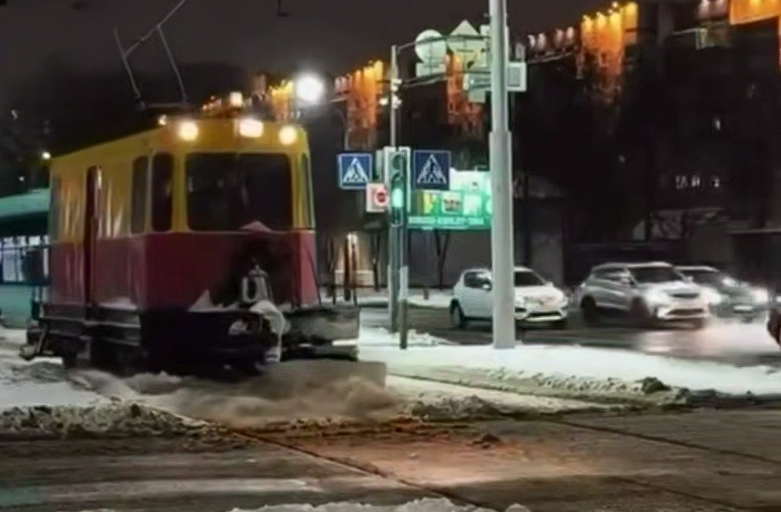 Ð¡ÑÐ¾Ð¿-ÐºÐ°Ð´Ñ Ñ Ð²Ð¸Ð´ÐµÐ¾. Ð ÐÐ¸Ð½ÑÐºÐµ ÑÐ°Ð±Ð¾ÑÐ°ÐµÑ ÑÑÐ°Ð¼Ð²Ð°Ð¹, Ð¾ÑÐ¸ÑÐ°ÑÑÐ¸Ð¹ ÑÐµÐ»ÑÑÑ