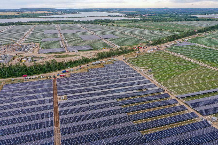 Ð¡Ð¾Ð»Ð½ÐµÑÐ½ÑÐµ Ð¿Ð°Ð½ÐµÐ»Ð¸ Ð² ÑÐ½ÐµÑÐ³ÐµÑÐ¸ÑÐµÑÐºÐ¾Ð¼ Ð¿Ð°ÑÐºÐµ Ð² ÐÐµÑÐ¼Ð°Ð½Ð¸Ð¸. Ð¤Ð¾ÑÐ¾ - Jan Woitas / DPA