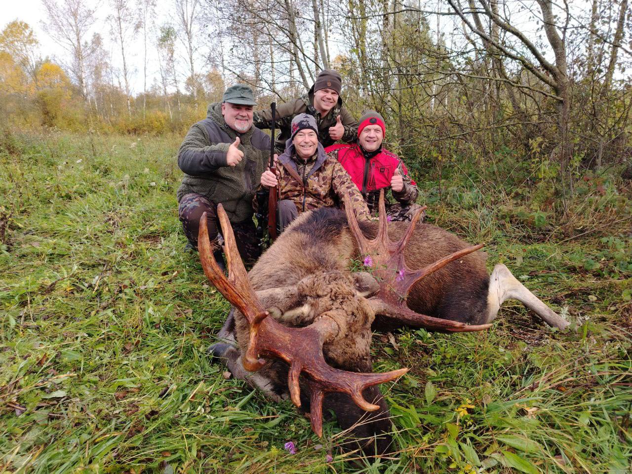 ÐÑÐ¾ÑÐ½Ð¸ÐºÐ¸ Ð¸Ð· ÐÐµÑÐ¼Ð°Ð½Ð¸Ð¸ Ñ ÑÑÐ¾ÑÐµÑÐ¼Ð¸ Ð² ÐÐµÑÑÐ½ÐµÐ´Ð²Ð¸Ð½ÑÐºÐ¾Ð¼ Ð¾ÑÐ¾ÑÑÐ¾Ð·ÑÐ¹ÑÑÐ²Ðµ.  Ð¤Ð¾ÑÐ¾ - ÐÐÐÐ 