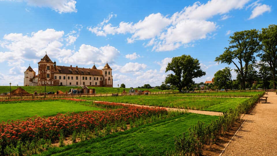 Mir Castle Recreates Its 18th-Century Italian Garden