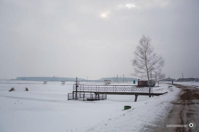 ÐÐ¾ÑÑÐ¸Ðº, Ð½Ð° ÐºÐ¾ÑÐ¾ÑÐ¾Ð¼ Ð²Ð¾Ð´Ð¾ÑÐ±ÑÐ¾Ñ Ð²Ð¸Ð´ÐµÐ½ Ñ Ð¿ÐµÐ½Ð¾Ð¹, Ð½Ð° Ð·Ð°Ð´Ð½ÐµÐ¼ ÑÐ¾Ð½Ðµ ÑÐµÑÐ¼Ð°