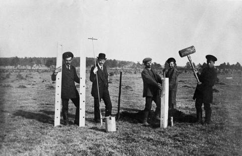 Будаўнічы катлаван замест дзікага балота. Як даследавалі і асушалі беларускія балоты ў Мінску і па-за ім